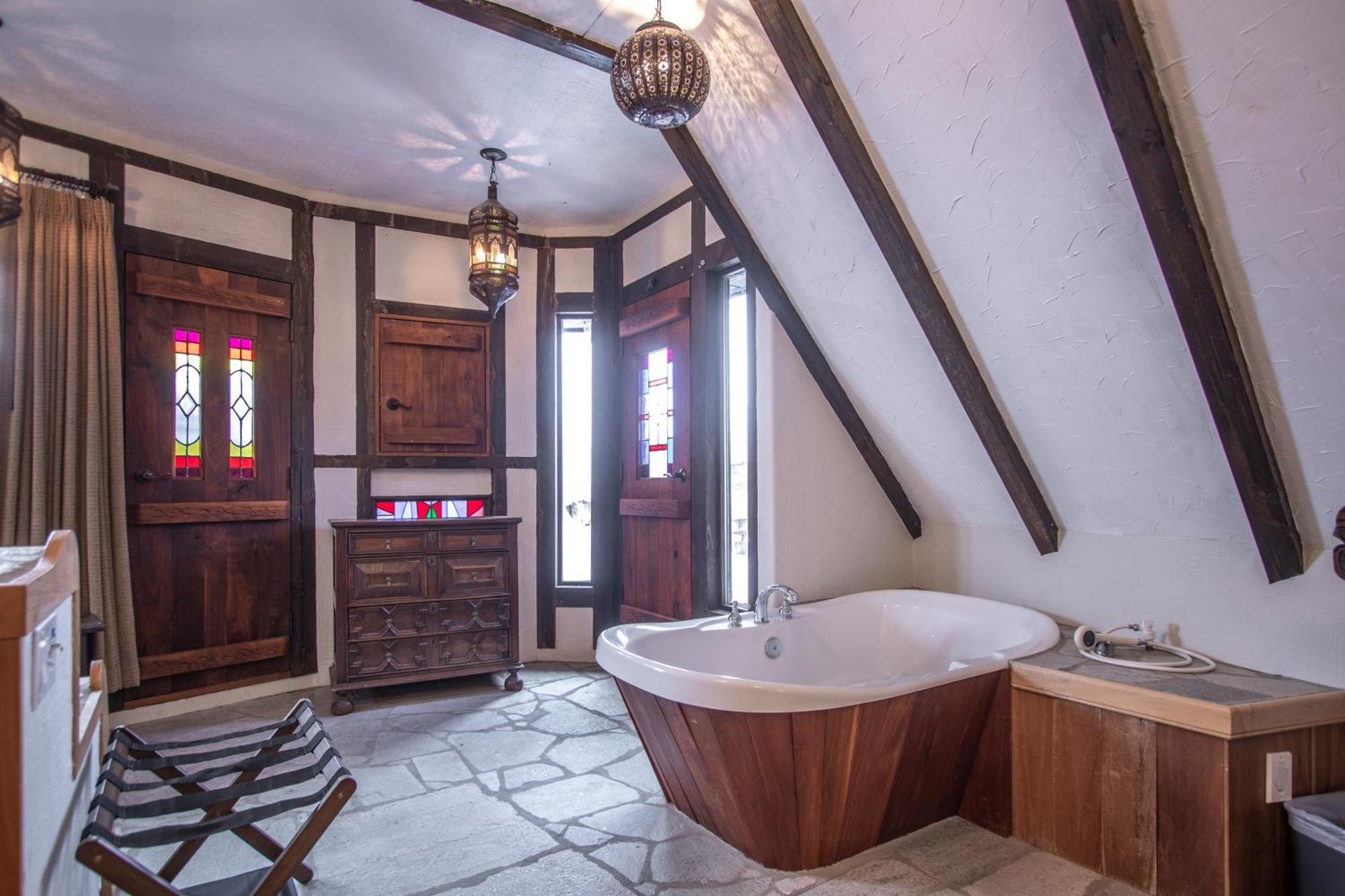 Schweitzer Castle Villa Sandpoint Exterior photo