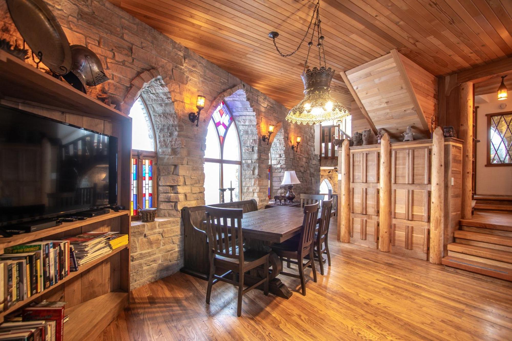 Schweitzer Castle Villa Sandpoint Exterior photo