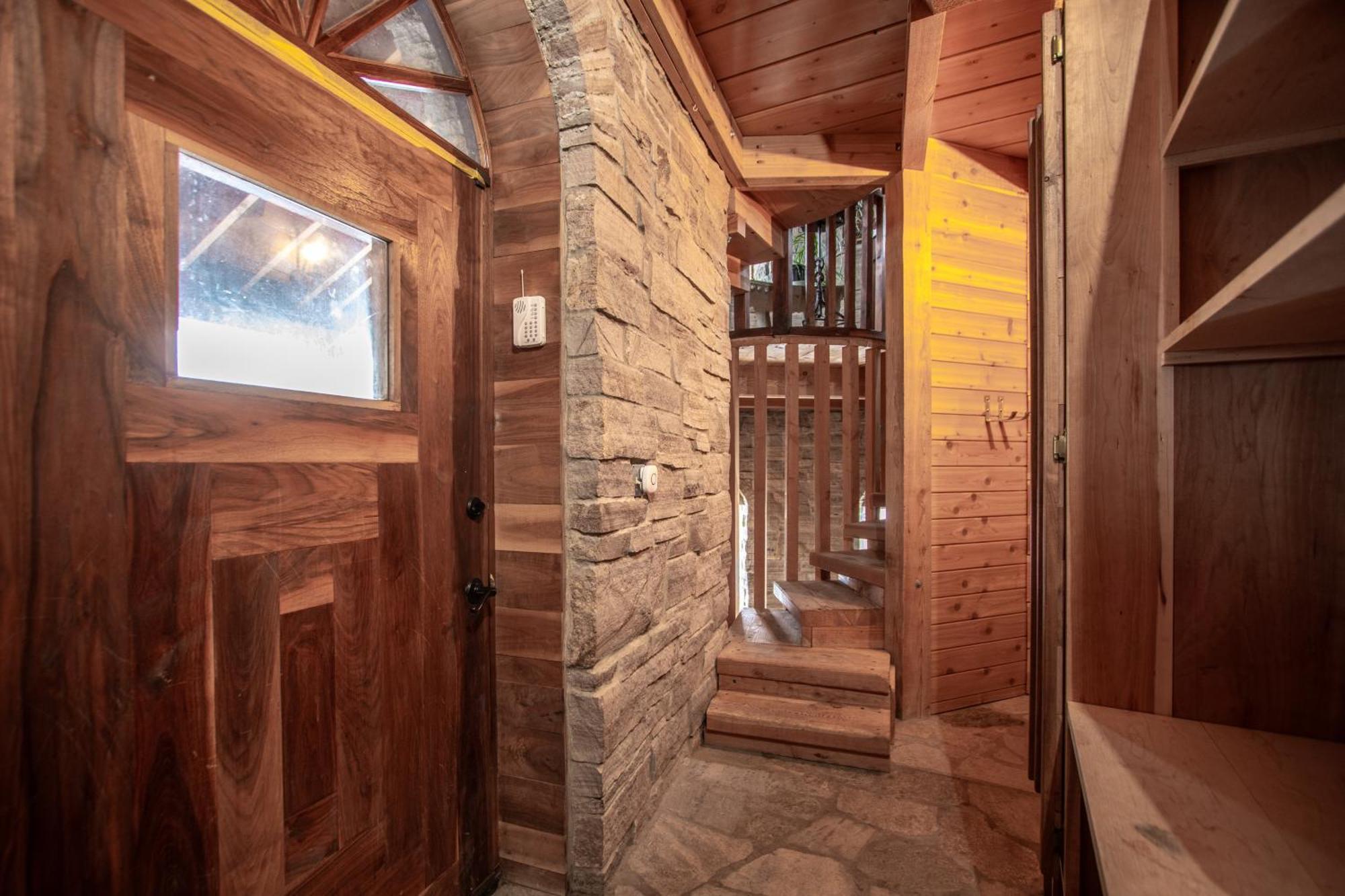 Schweitzer Castle Villa Sandpoint Exterior photo