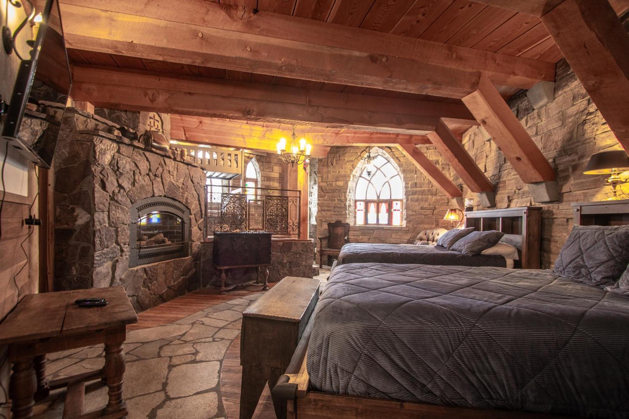 Schweitzer Castle Villa Sandpoint Exterior photo